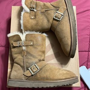 Ugg Classic Short Dylyn Size 8 Camel with Rustic texture